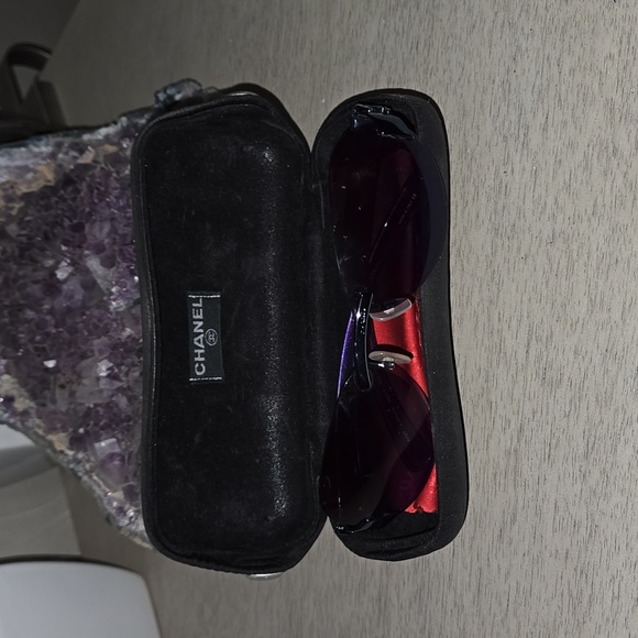 Chanel sun glasses with case - Picture 2 of 14